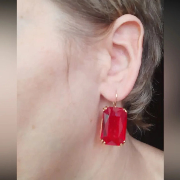 Vintage Red Crystal Earrings - Picture 3 of 10